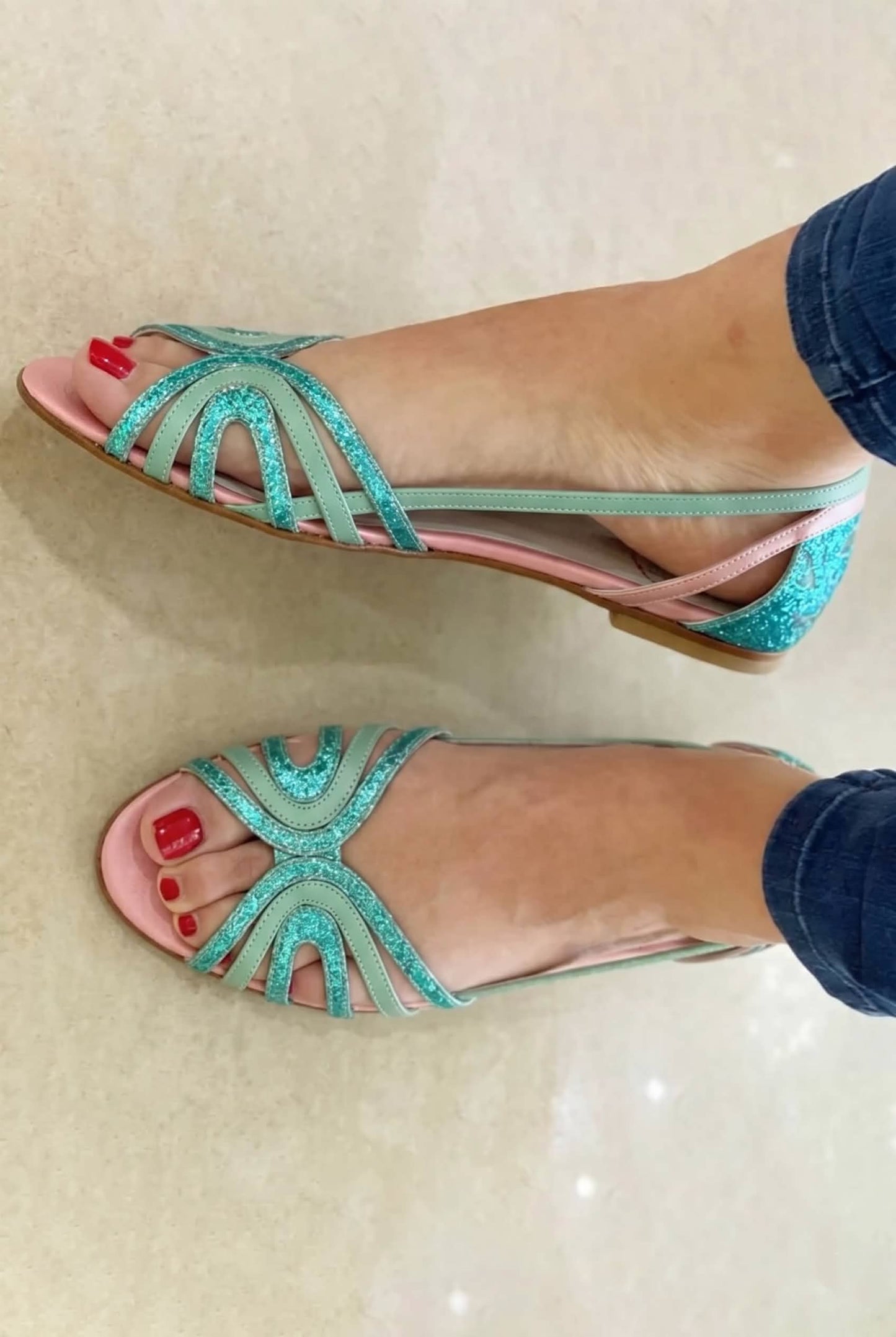 Women's Elegant Flat Sandals with Delicate Gold Straps