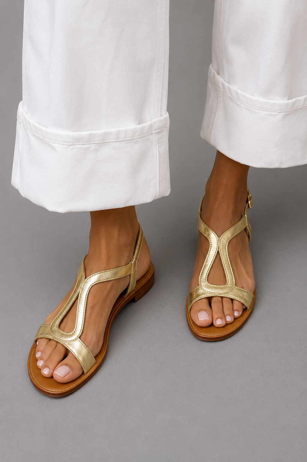 Women's Elegant Flat Sandals with Flattering Design
