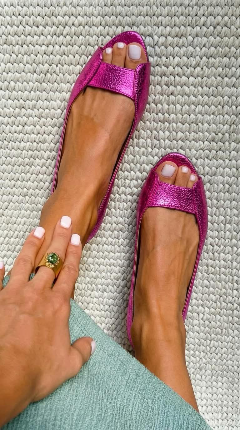 Women's Open Toe Flat Sandals with Gold-Tone Detail