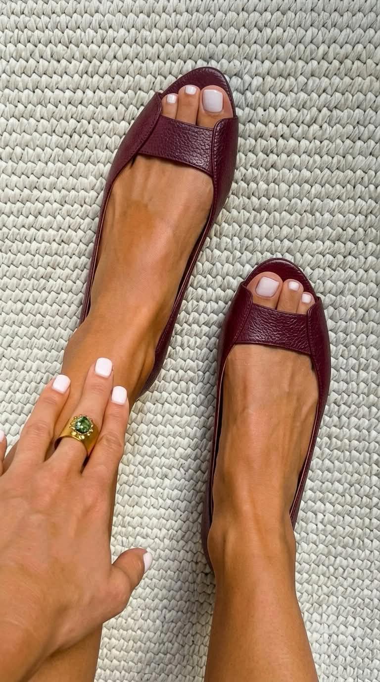 Women's Open Toe Flat Sandals with Gold-Tone Detail