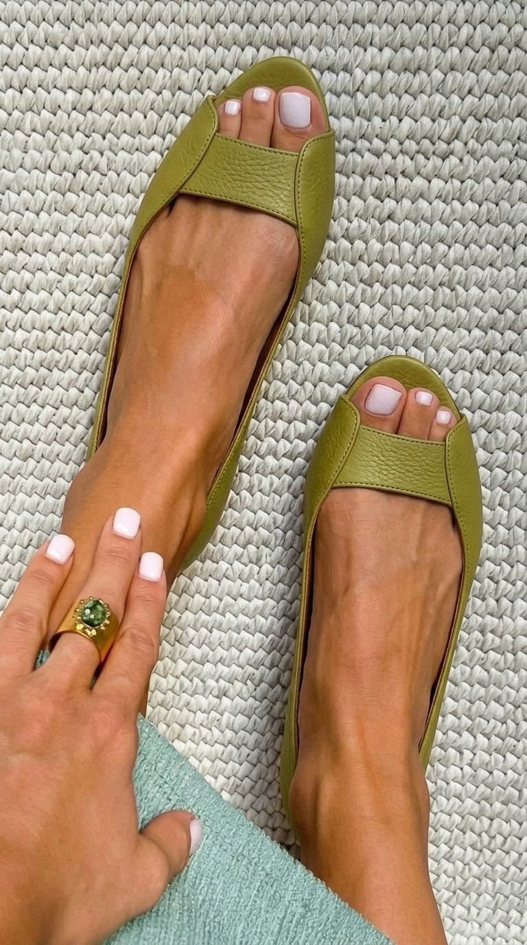 Women's Open Toe Flat Sandals with Gold-Tone Detail