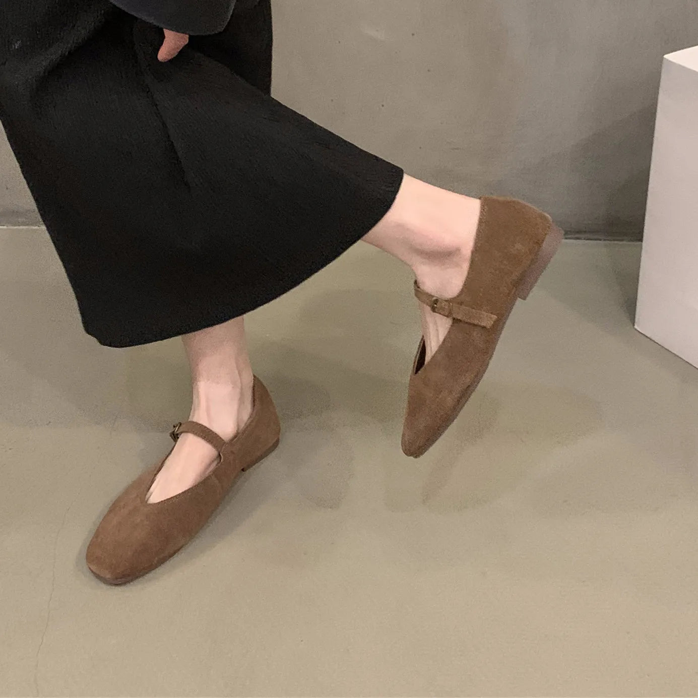 Women's Slip-On Flat Shoes with Round Toe Design